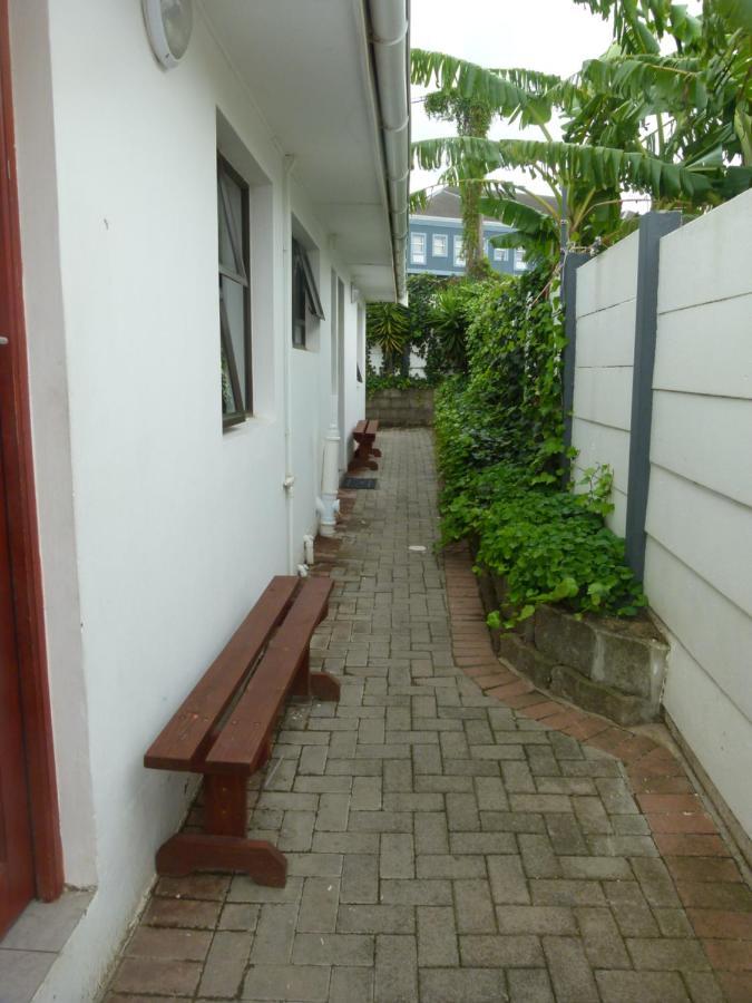 Eland Place Self Catering Guest House Beacon Bay Exteriör bild