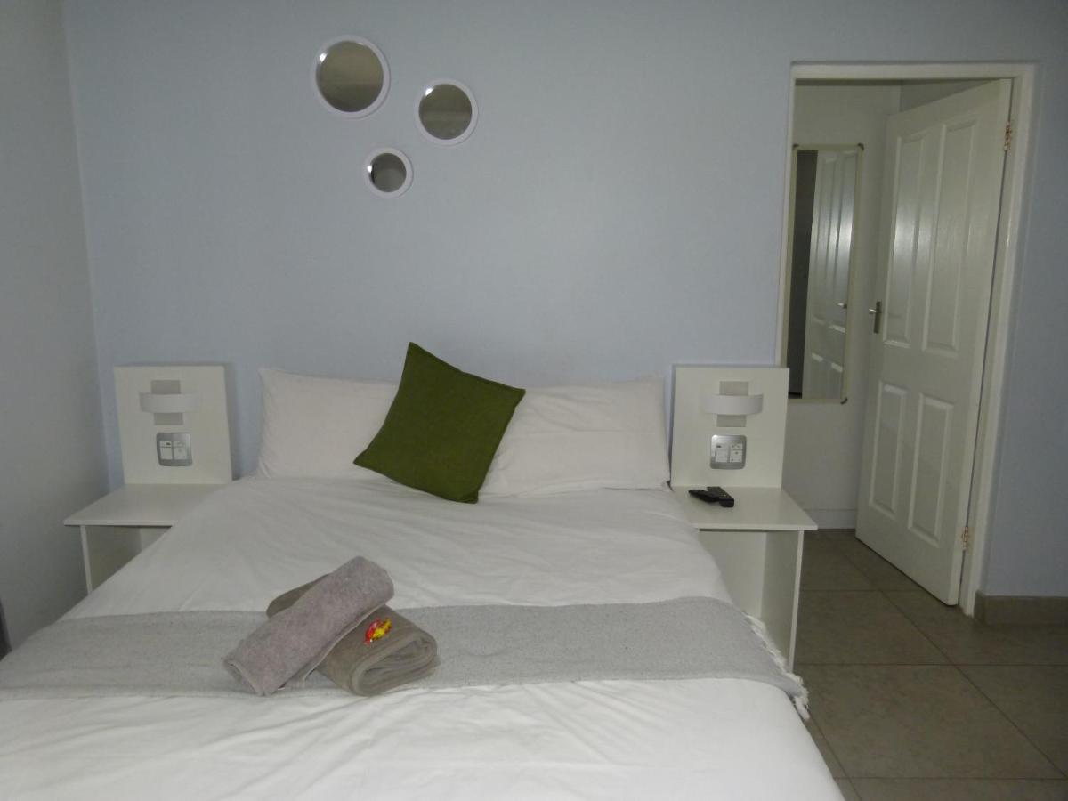 Eland Place Self Catering Guest House Beacon Bay Exteriör bild